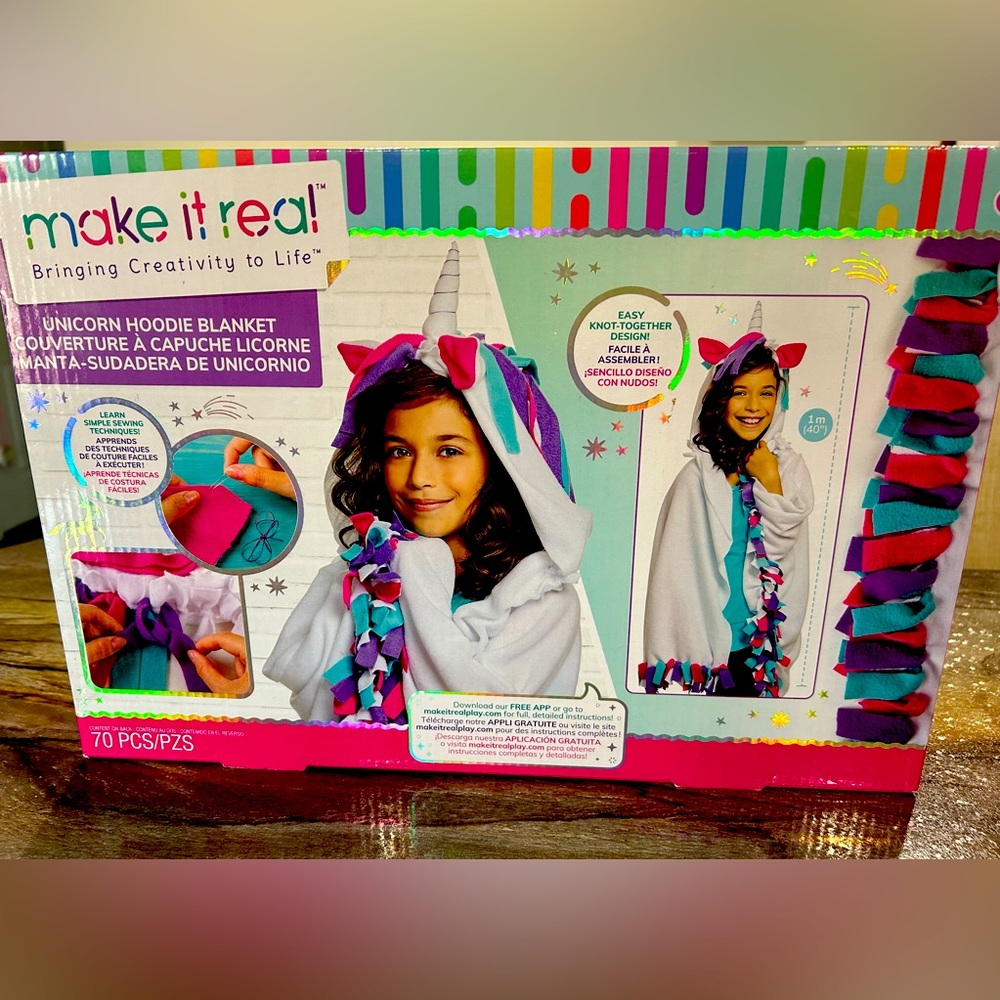 ☀️NEW☀️Make it Real. Unicorn hooded blanket Kit- New in the box.